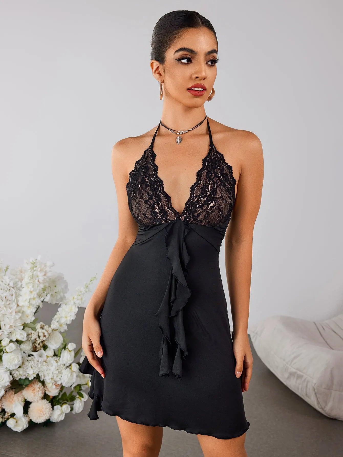 Glamorous Sheath Halter Deep V Sleeveless Tie Back Mini Homecoming Dresses