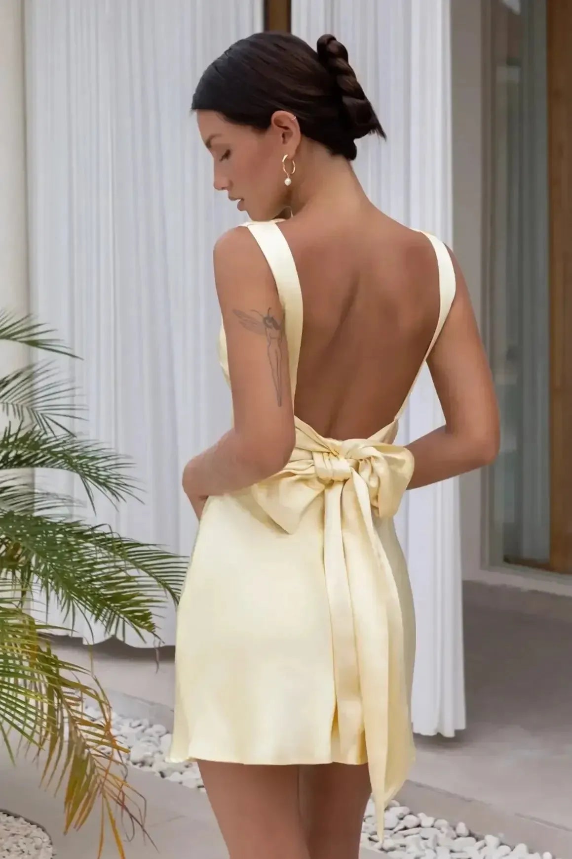 Romantic Sheath Boat Neck Sleeveless Bow Back Mini Homecoming Dresses